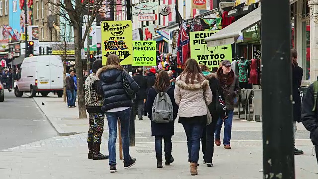 MS Camden High Street人山人海/英国伦敦视频素材