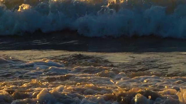 阳光下的海浪视频素材