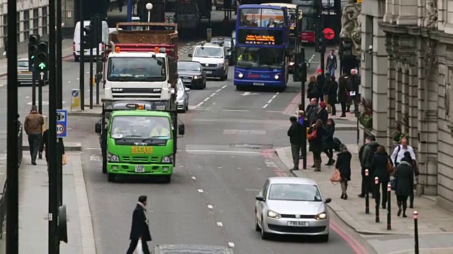 英国，伦敦，大城市的高峰时间视频素材