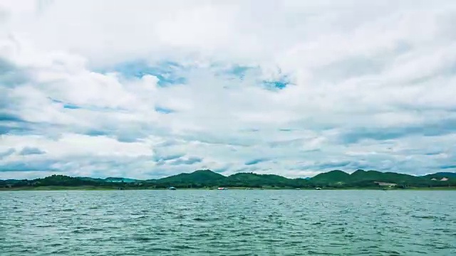 Time-lapse:云在泰国的水坝上移动视频素材