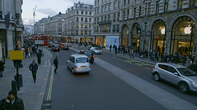 英国伦敦牛津广场双层巴士上的街景视频素材