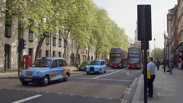 英国伦敦地铁罢工期间的街头场景视频素材