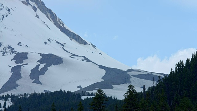 雪山的侧面，胡德山，春天森林，俄勒冈州，喀斯喀特山脉视频素材