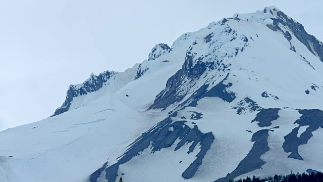 俄勒冈州喀斯喀特山脉的胡德斯普林森林山视频素材