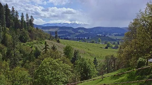 果园山谷和胡德河河谷胡德山的山区风暴视频素材