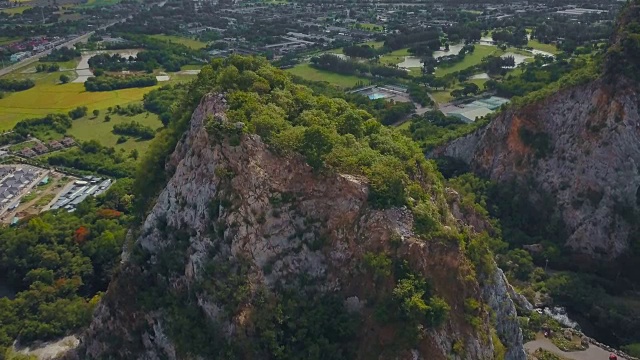 4K:鸟瞰泰国Ratchaburi Khao Ngu石公园。视频下载