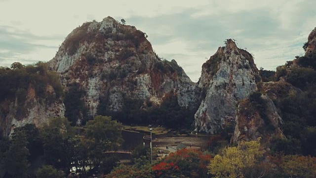 4K:鸟瞰泰国Ratchaburi Khao Ngu石公园。视频素材