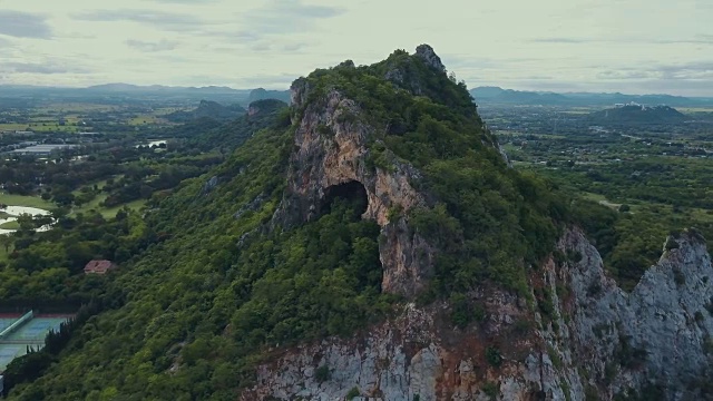 4K:鸟瞰泰国Ratchaburi Khao Ngu石公园。视频下载