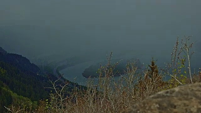 哥伦比亚河上的雨和哥伦比亚峡谷的天使之息I84视频素材