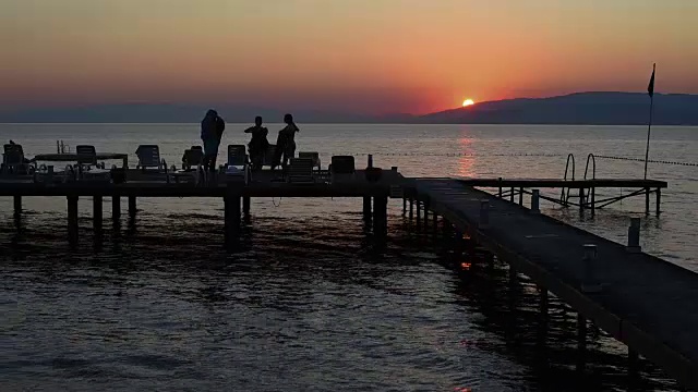 海滩和海边的日落视频素材