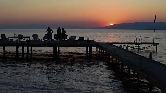 海滩和海边的日落视频素材