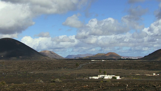 T/L, WS，火山景观葡萄园，La Geria，兰萨罗特，加那利群岛，西班牙视频素材