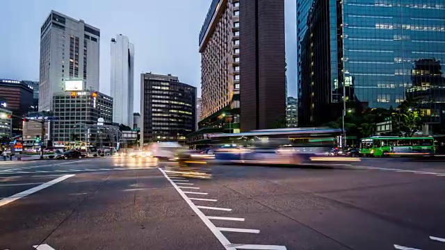 韩国首尔市中心的交通和建筑特效视频素材