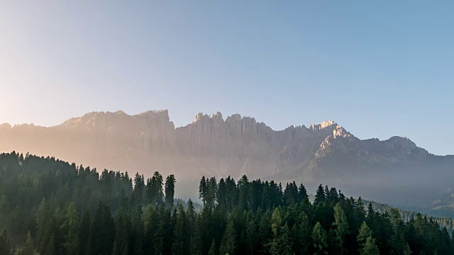 云雾景观白云岩山视频素材