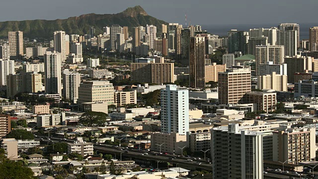 夏威夷火奴鲁鲁市中心和威基基城市景观视频素材