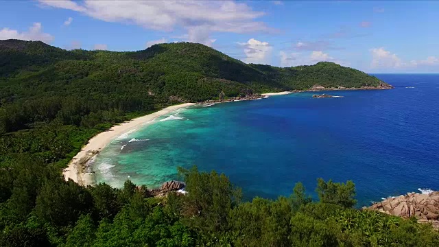 鸟瞰图:警察湾，Mahé岛，塞舌尔视频素材