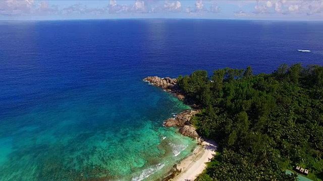 鸟瞰图:警察湾，Mahé岛，塞舌尔视频素材