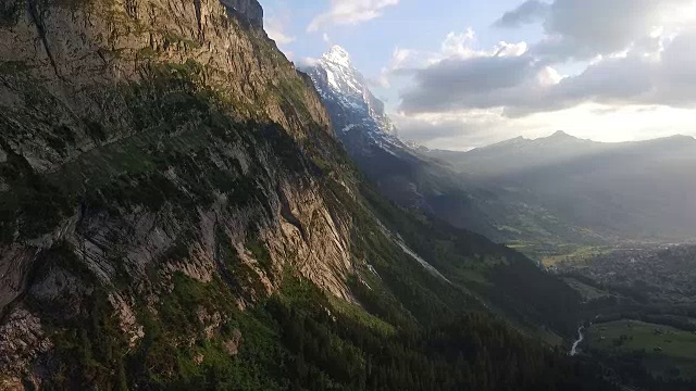 格林德沃，阿尔卑斯山鸟瞰图视频素材