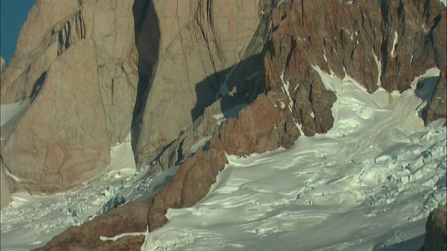 女士，TU, Cerro Torre, Torre Egger, Punta Herron和Cerro Stanhardt, Los Glaciares国家公园，巴塔哥尼亚，阿根廷视频素材