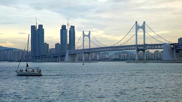 广安大桥与釜山市视频素材