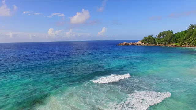 鸟瞰图:警察湾，Mahé岛，塞舌尔视频素材