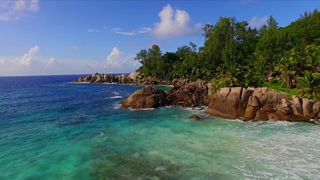 鸟瞰图:警察湾，Mahé岛，塞舌尔视频素材