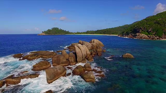 鸟瞰图:警察湾，Mahé岛，塞舌尔视频素材