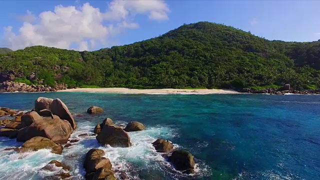 鸟瞰图:警察湾，Mahé岛，塞舌尔视频素材