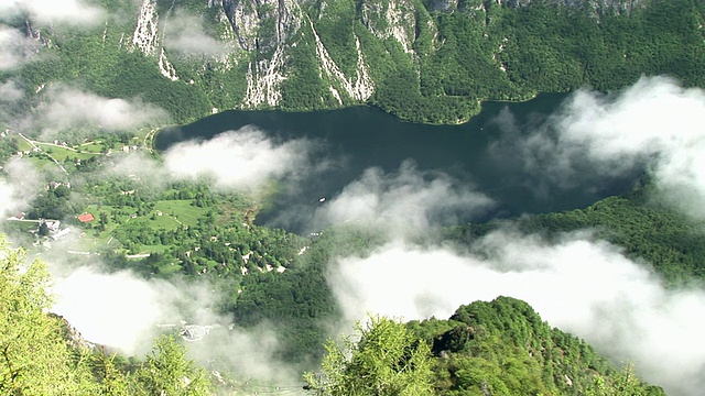 AERIAL, ZO, Bohinj湖，特里格拉夫国家公园，斯洛文尼亚视频素材