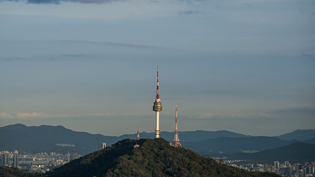 北首尔塔鸟瞰图(首尔地标)视频素材