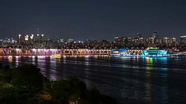 半坡的塞维特岛夜景视频素材