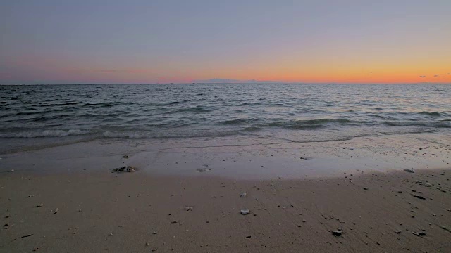 海滩上的日落。视频素材