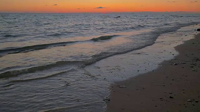 海滩上的日落。视频素材