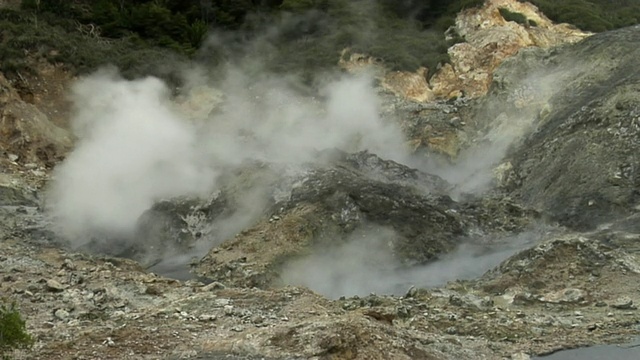 蒸汽从火山/圣卢西亚升起视频素材