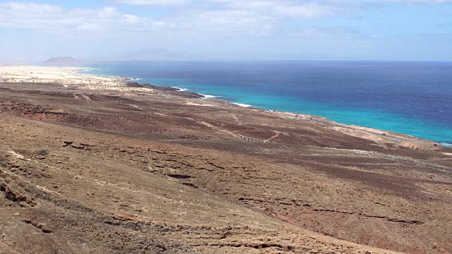 Montaña roja views - Fuerteventura东北海岸视频下载