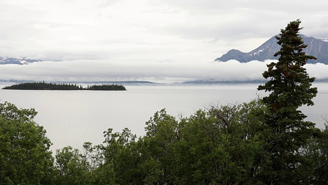 山观湖景，云雾缭绕视频下载