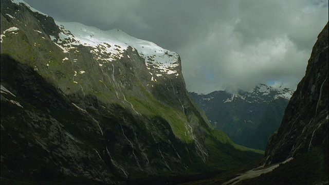 T/L, WS，雪山之上的云，峡湾国家公园，南岛，新西兰视频素材