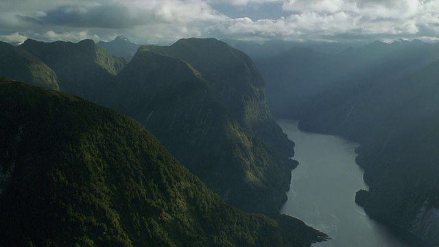 T/L, WS, HA，山和峡湾晨光，峡湾国家公园，南岛，新西兰视频素材