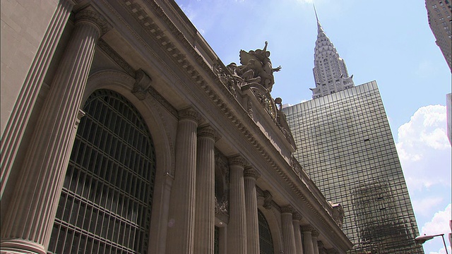 MS, LA, Grand Central Station，背景为克莱斯勒大厦，纽约，美国视频素材