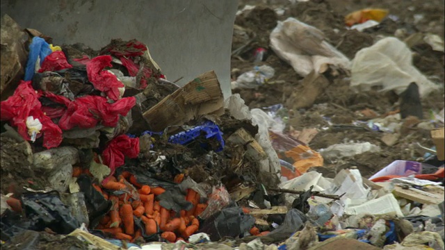 CU, PAN，英国牛津郡阿德利垃圾填埋场的推土机视频下载