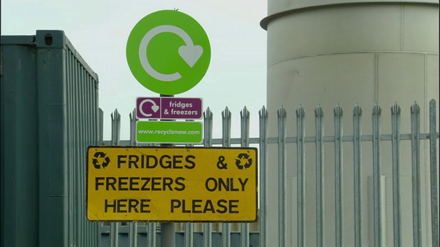 英国牛津郡阿德利回收中心的标语视频下载
