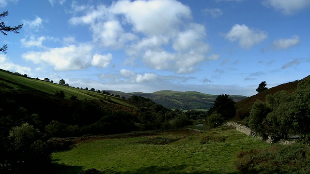 WS, TD，天空和山区景观，Whinlatter Pass，湖区，坎布里亚，英格兰视频素材