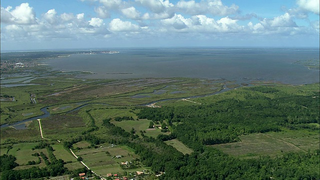 空中，田野和湿地，法国视频素材