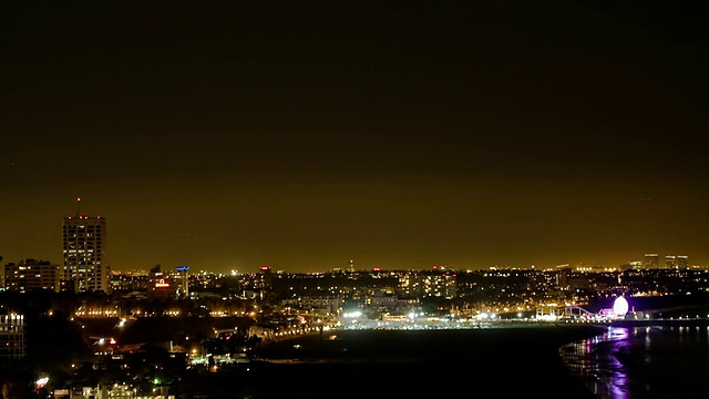 T/L, HA, WS，圣塔莫尼卡湾的夜景，太平洋Palisades，美国加州视频素材