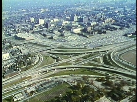 空中，蒙太奇，底特律高速公路，1960年代，美国密歇根州视频素材