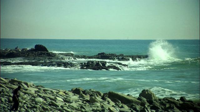 MS，海浪撞击岩石海岸线，加利福尼亚，美国视频素材