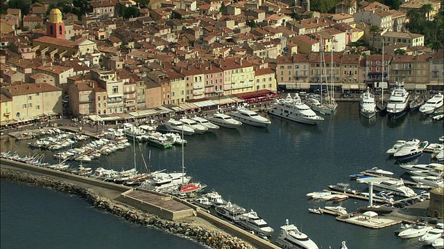 St Tropez和港口鸟瞰图，St Tropez，普罗旺斯，法国视频素材