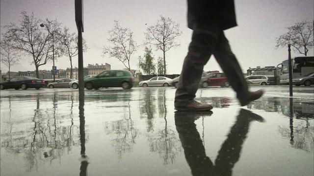 雨天的MS街景，巴黎，法国视频素材