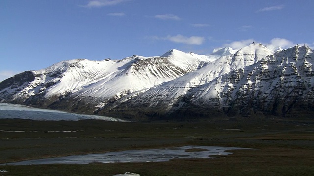 冰岛Vatnajokull雪山与多云的天空视频素材