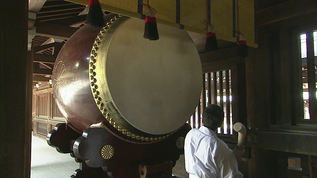 日本东京明治神社的鼓手ZI女士视频素材